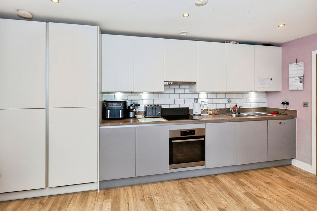 Property photo 2 of 15 Kitchen