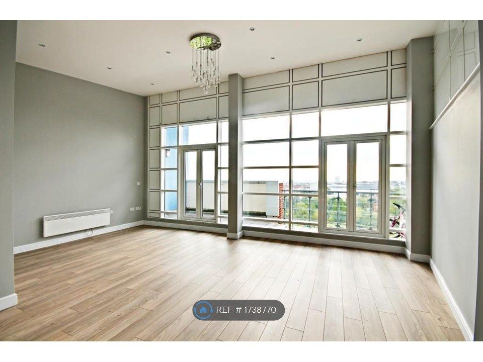 Property photo 1 of 10 Living Room