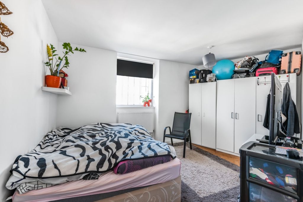 Property photo 3 of 6 827180 (4)