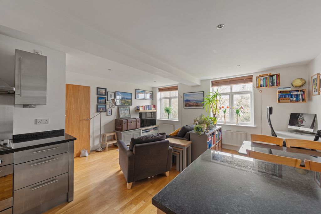 Property photo 3 of 13 094A2200