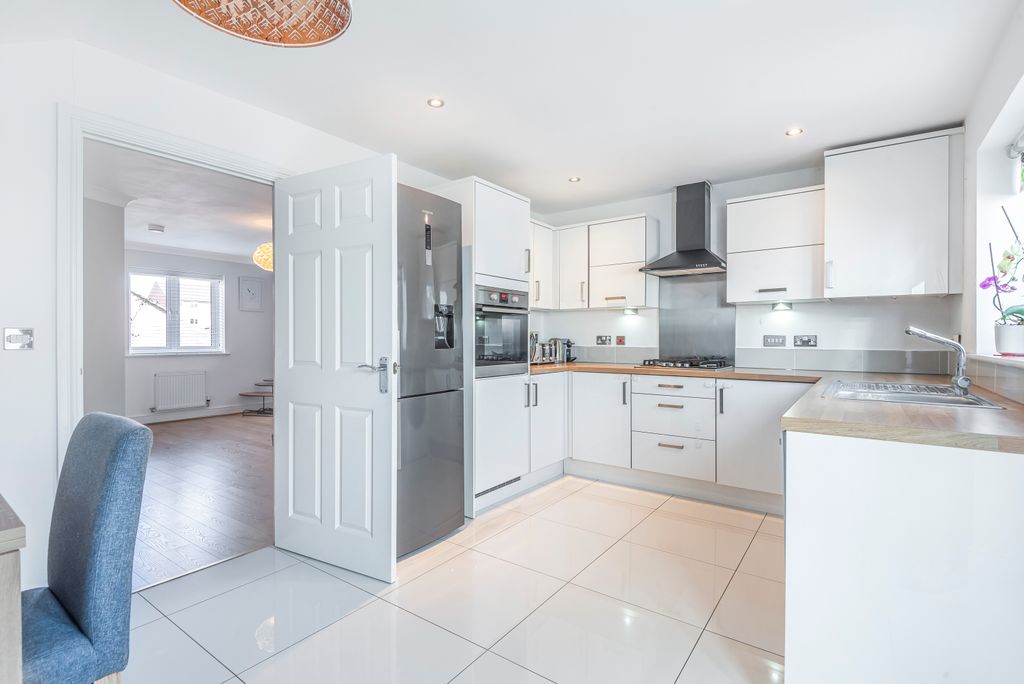 Property photo 3 of 10 693483 (3)