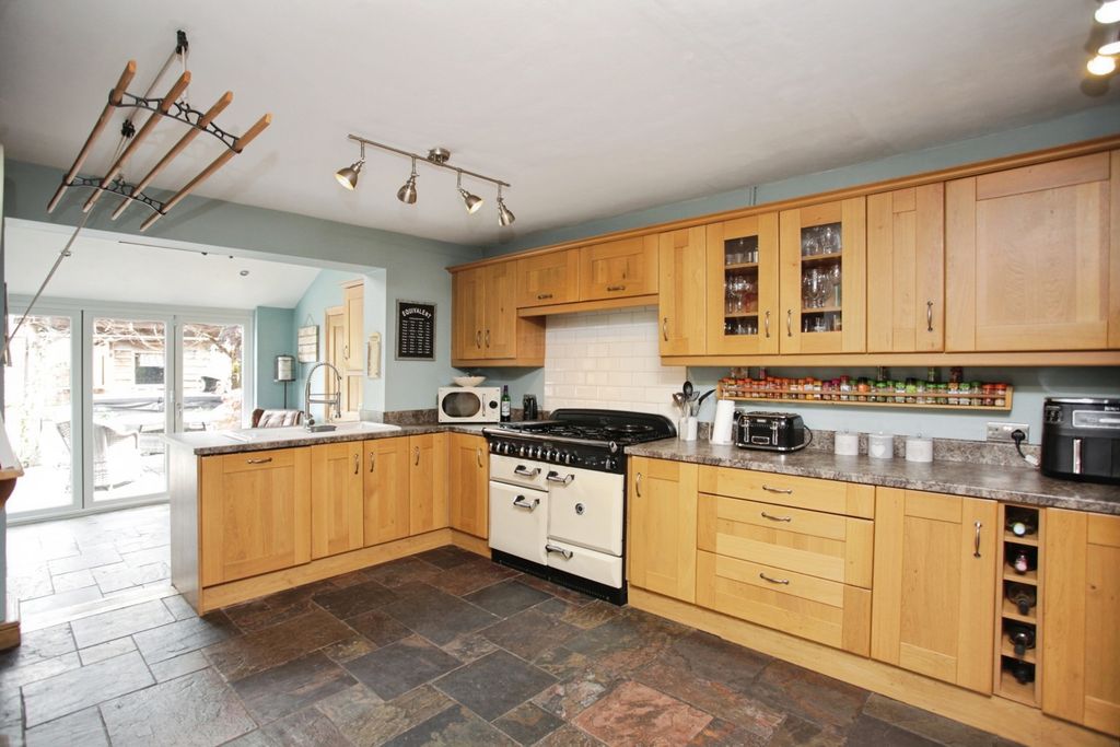 Property photo 3 of 18 Photo