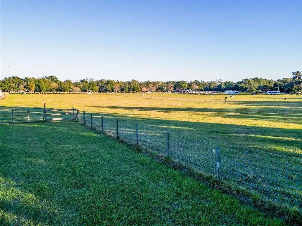 Property photo 3 of 10 <Alttext/>