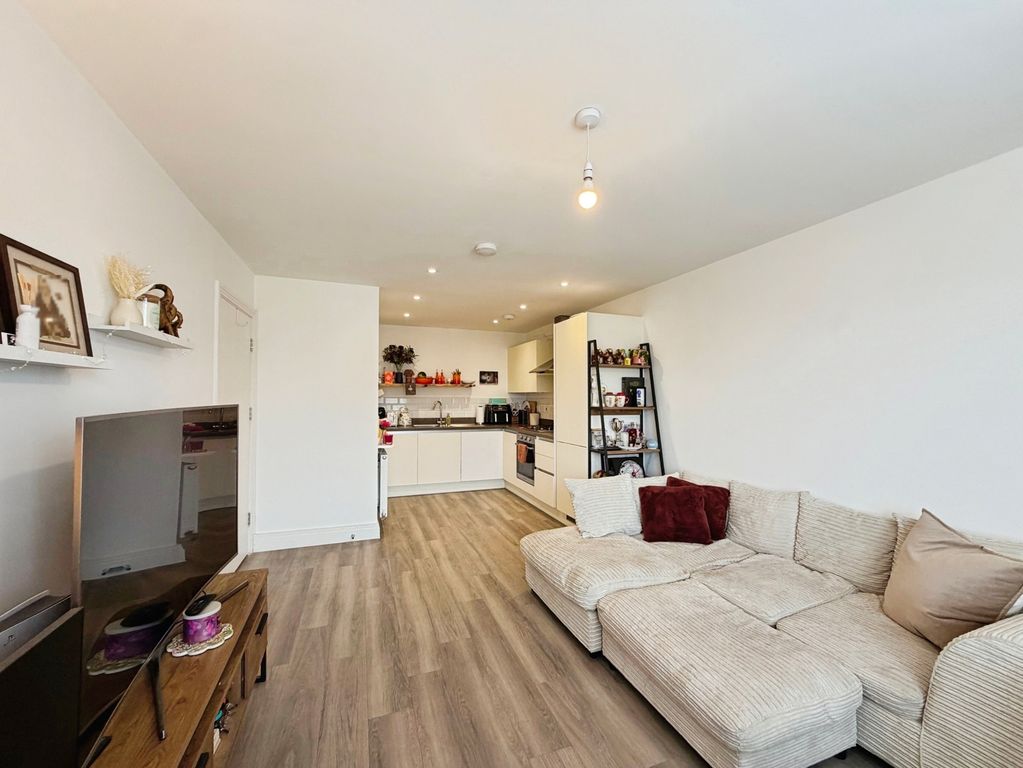 Property photo 3 of 8 Pbox-Img.Jpg