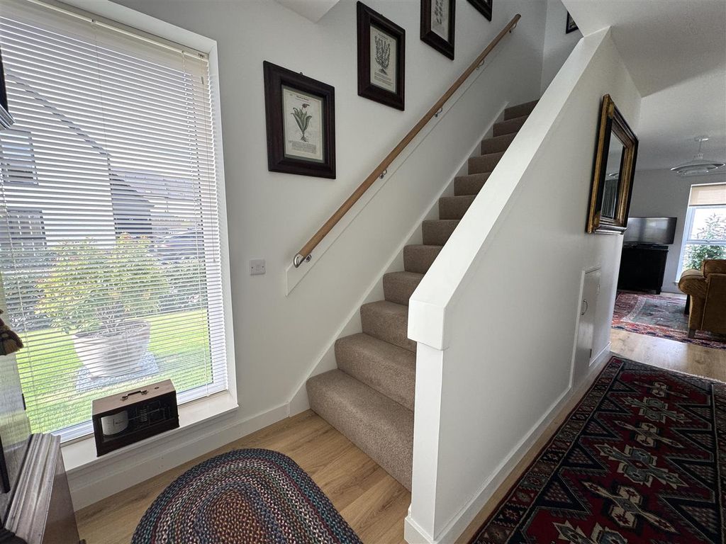 Property photo 3 of 18 Hallway.Jpg