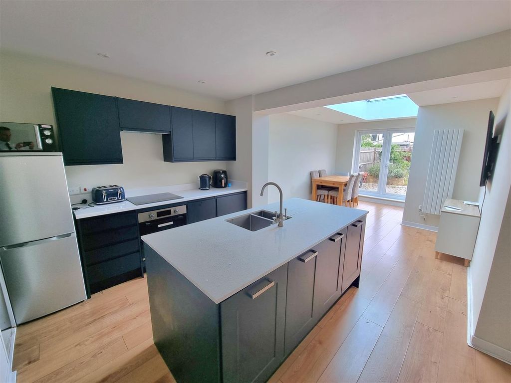 Property photo 1 of 17 Kitchen