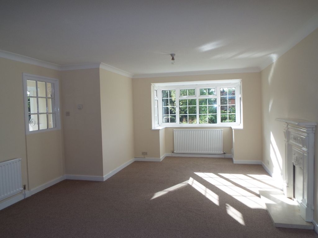 Property photo 3 of 11 Lounge