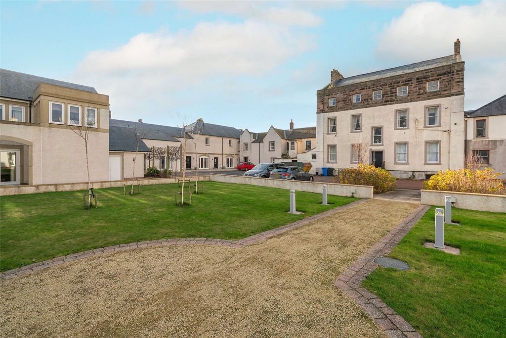 Property photo 1 of 30 Governors Gardens