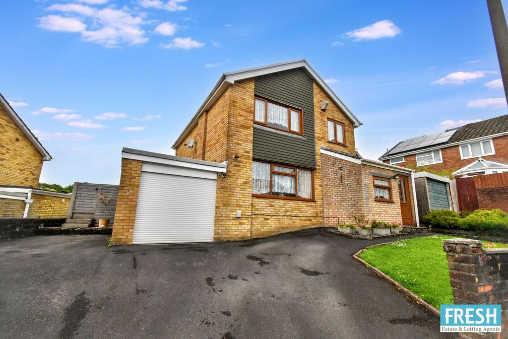 Property photo 1 of 44