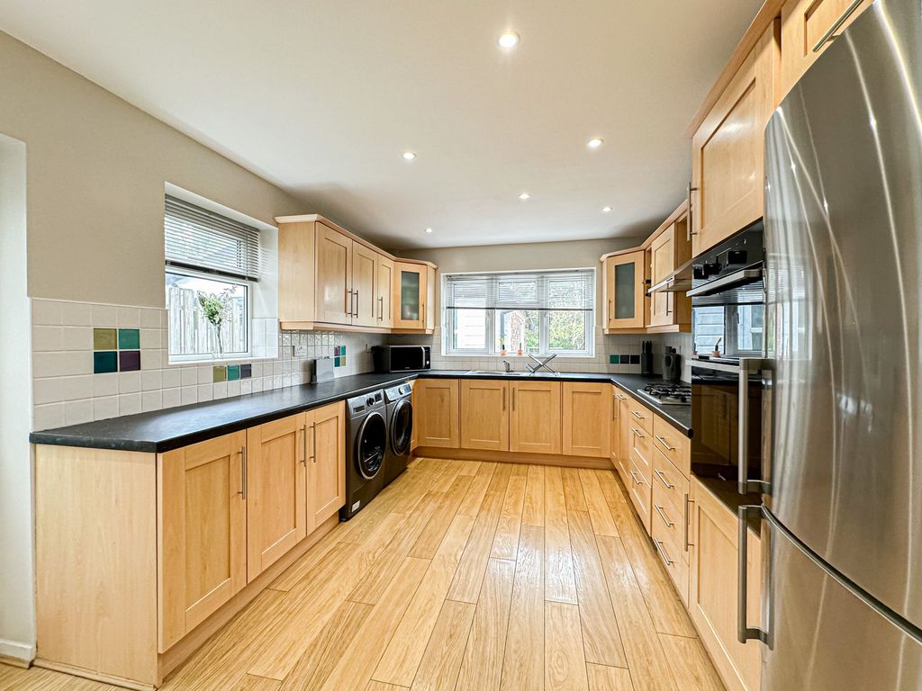 Property photo 2 of 33