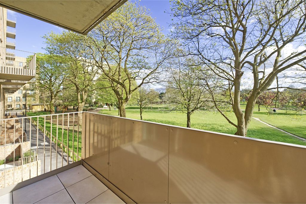 Property photo 1 of 8 (Thumbnail)