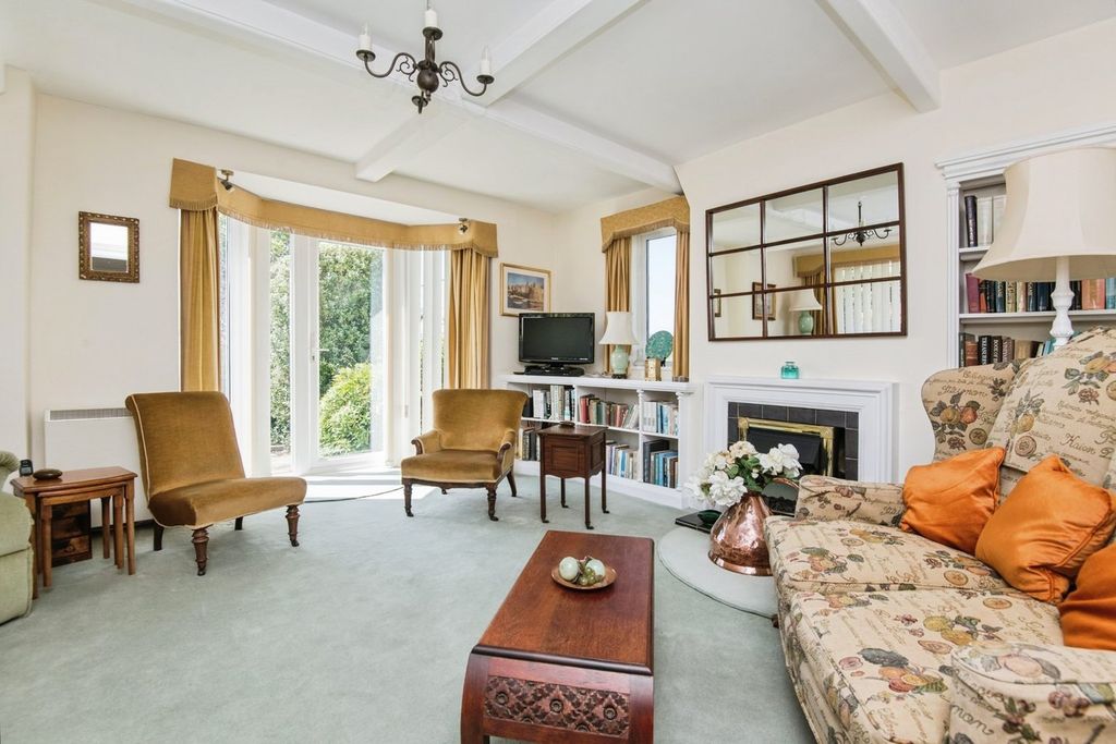 Property photo 2 of 18