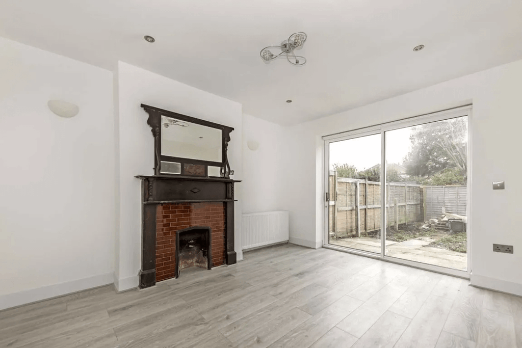 Property photo 3 of 7 Gallery