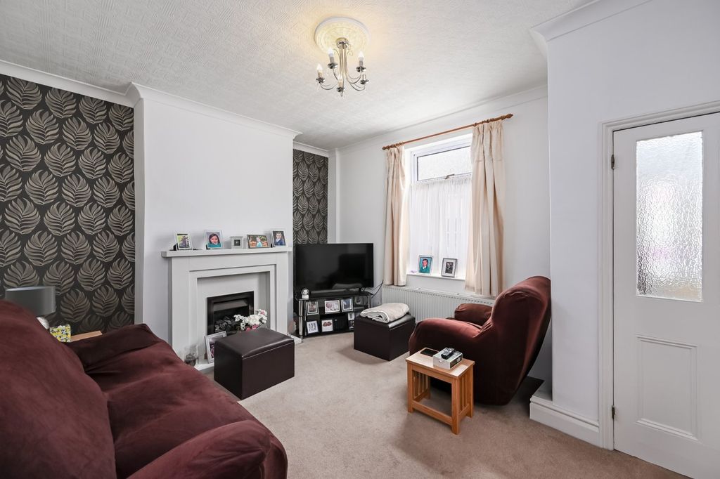 Property photo 2 of 12 Picture 2