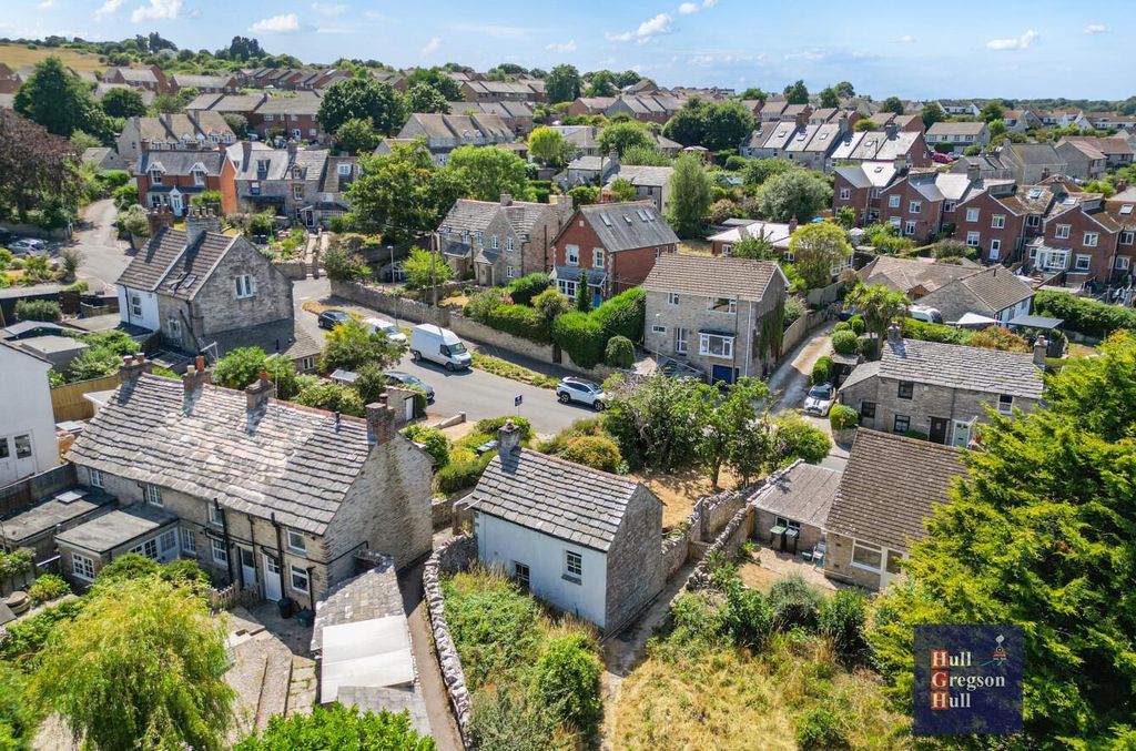 Property photo 3 of 26 d2bae13F-62Fc-45E9-82E2-186E40A1939F.Jpg