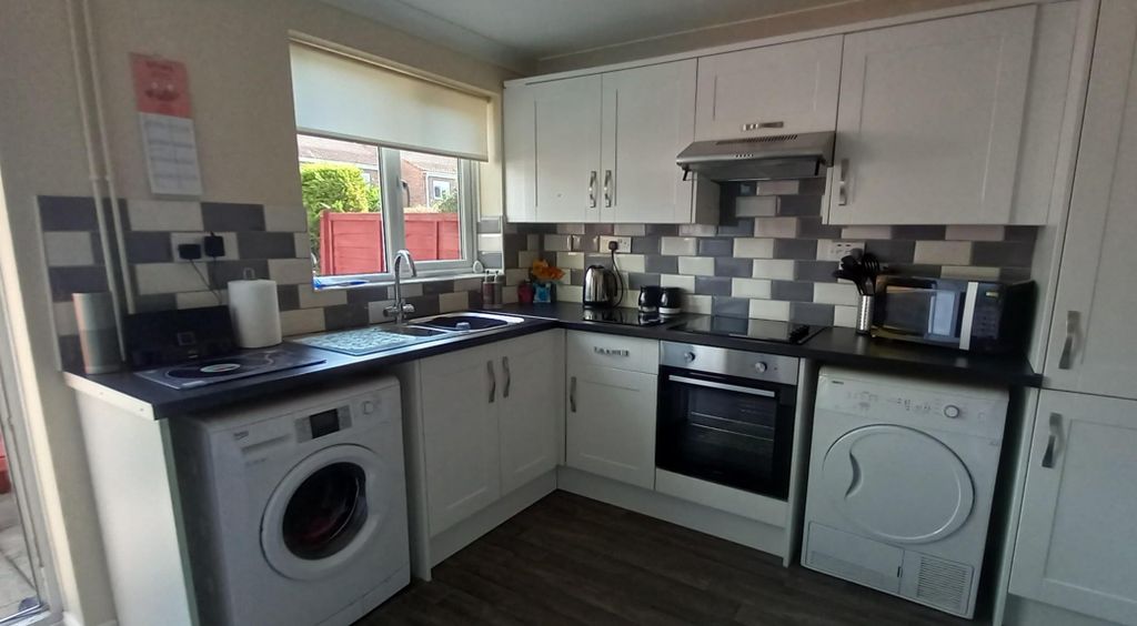 Property photo 3 of 6 Kitchen