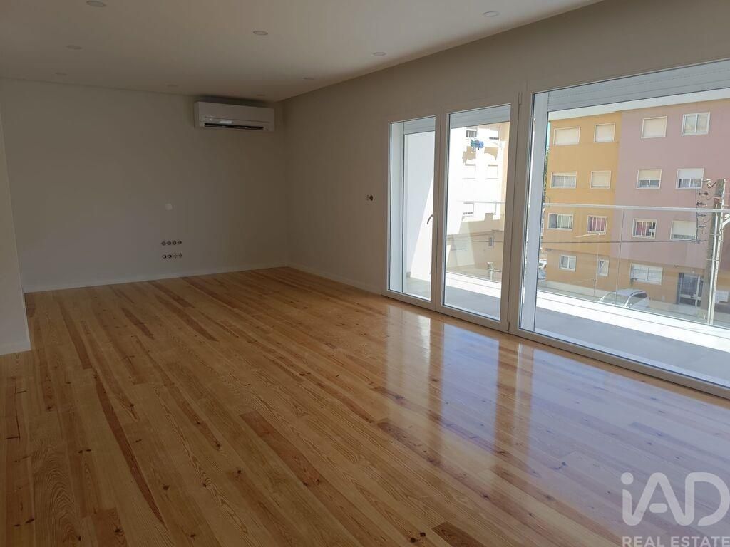 Property photo 2 of 40