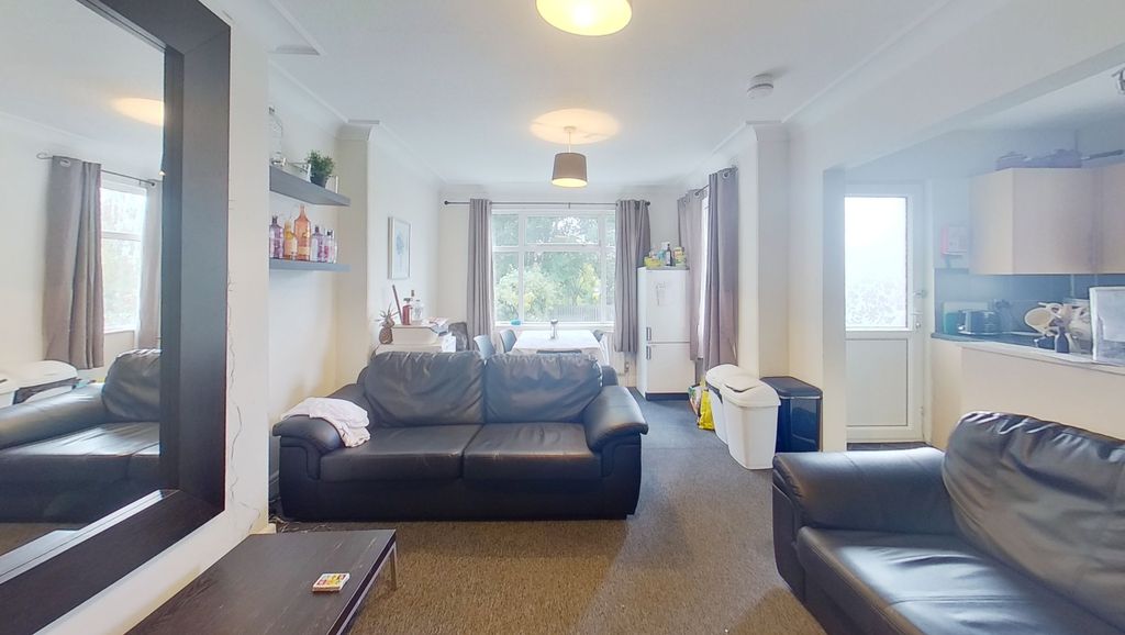 Property photo 2 of 13 Richmond-Road-Bedroom.Jpg