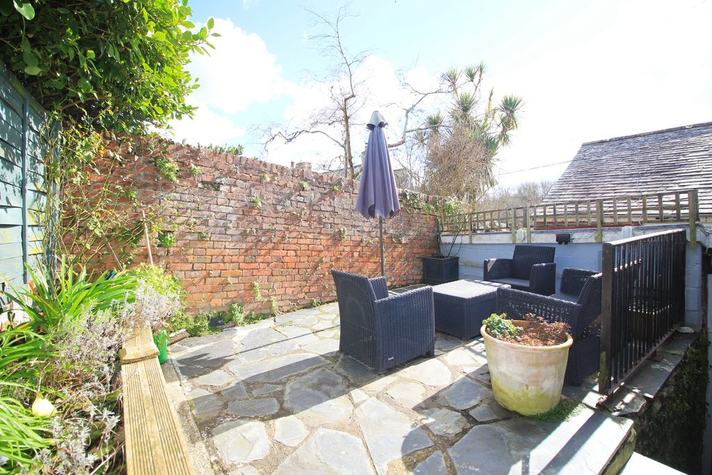 Property photo 2 of 14