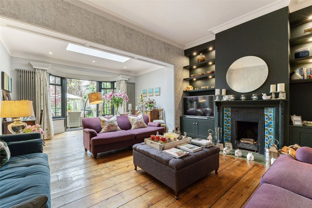 Property photo 2 of 33 Sitting Room