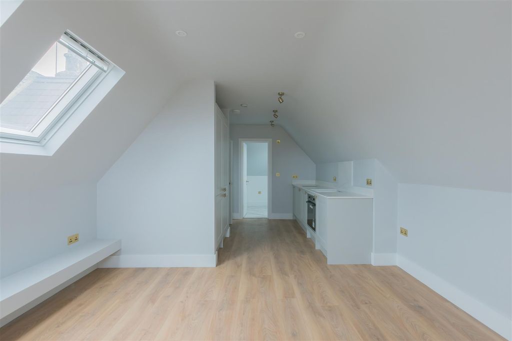 Property photo 2 of 7 Andy HMO -76.Jpg