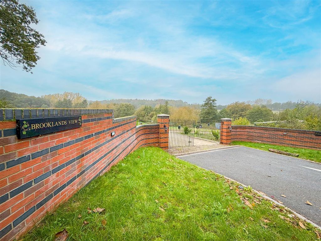 Property photo 1 of 20 Entrance Gates