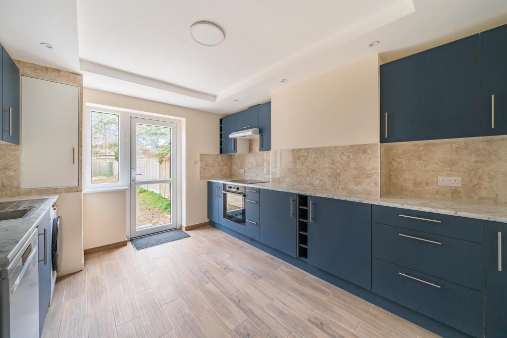 Property photo 3 of 11 Kitchen