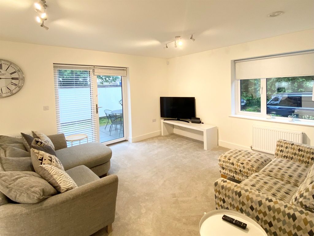 Property photo 3 of 11