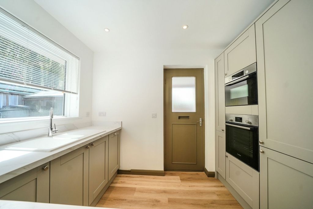 Property photo 2 of 29