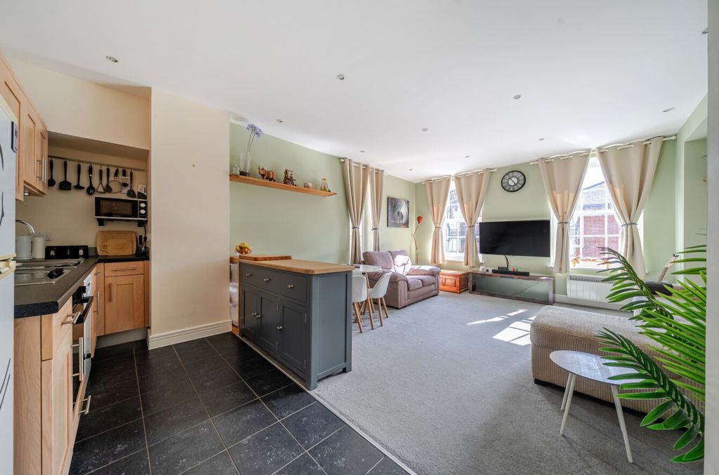 Property photo 2 of 10 1469509-6-6A1F0Ef...