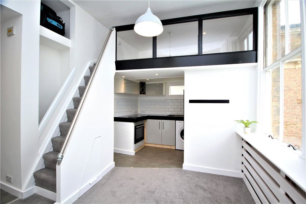 Property photo 2 of 9 Studio Area
