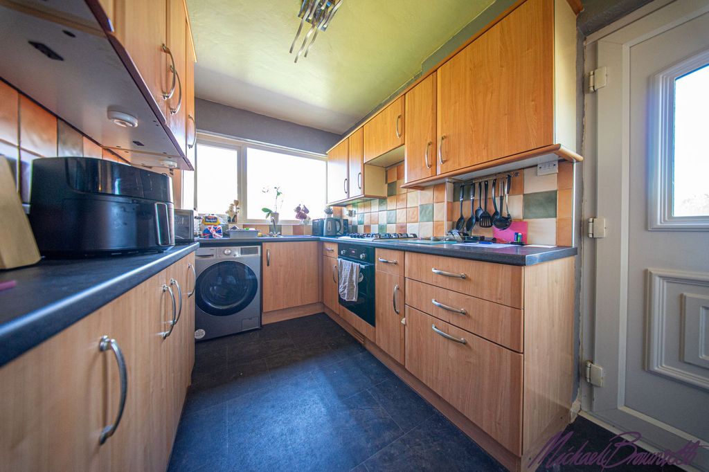 Property photo 2 of 25