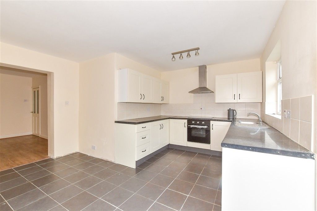 Property photo 2 of 16 Kitchen/Breakfast Area