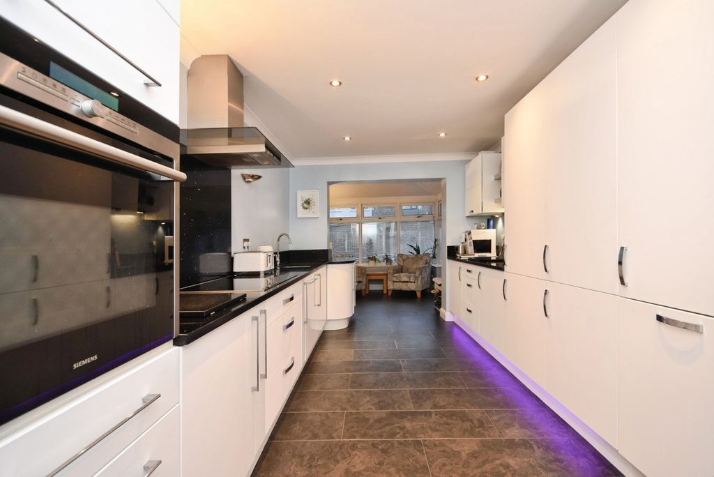 Property photo 3 of 17 Photo