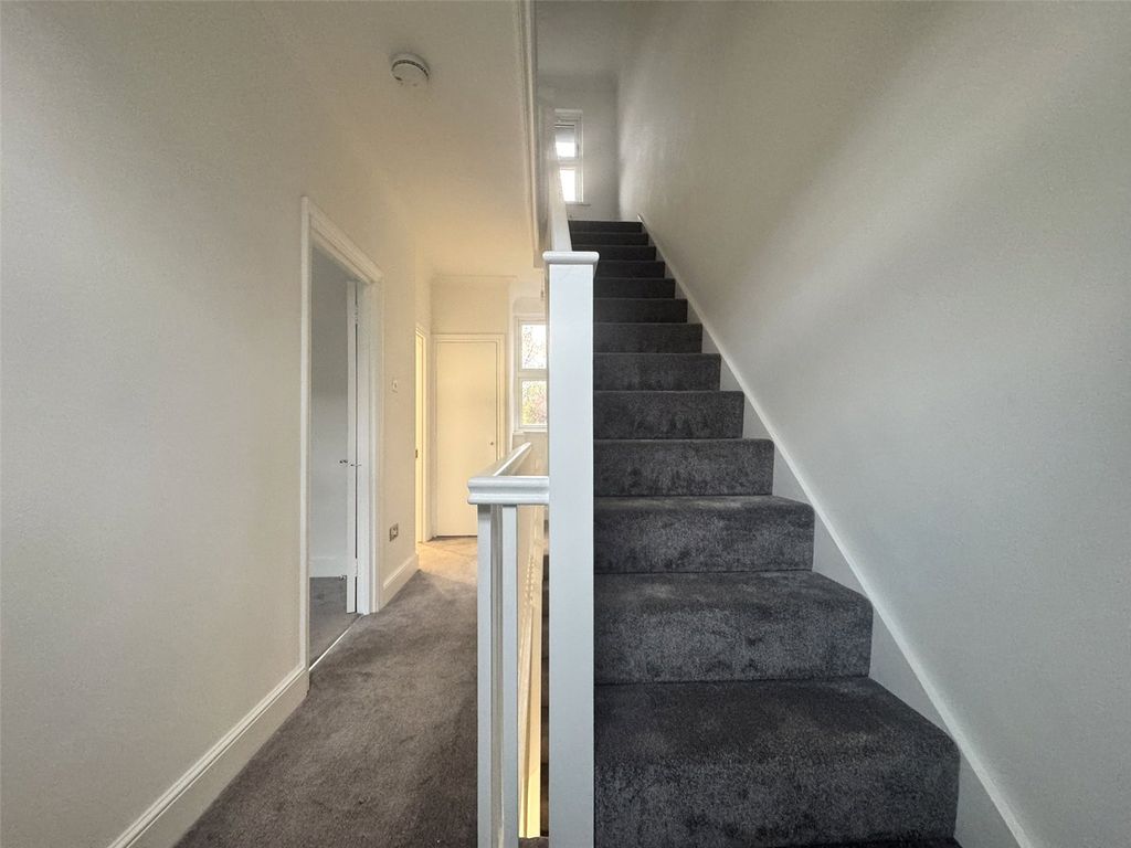 Property photo 2 of 17 Picture No. 13