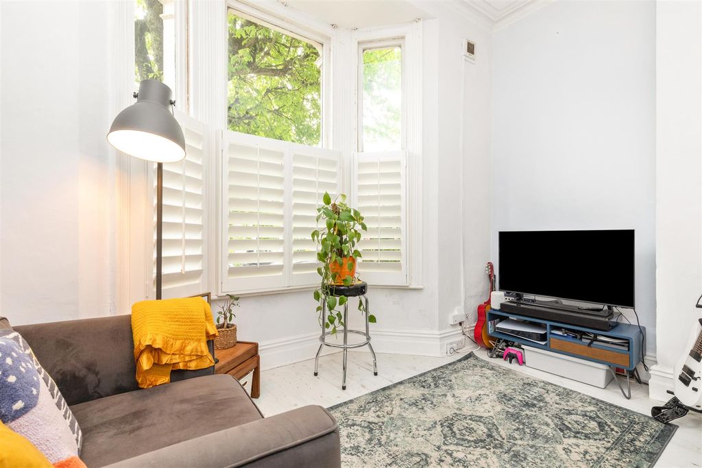 Property photo 3 of 10 Reception