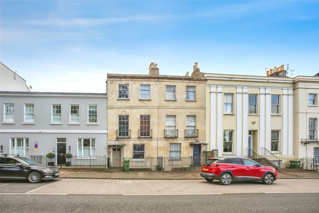 Property photo 3 of 10 Picture No. 04