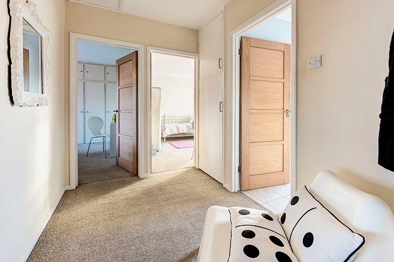 Property photo 3 of 6 Entrance Hall