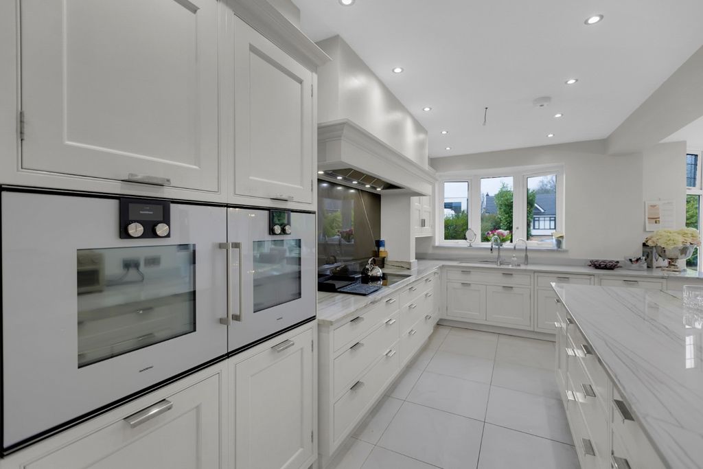 Property photo 3 of 42 4819985