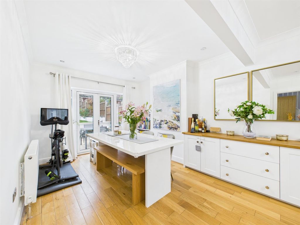 Property photo 3 of 13 Cam02885G0-Pr0528-Still007.Jpg