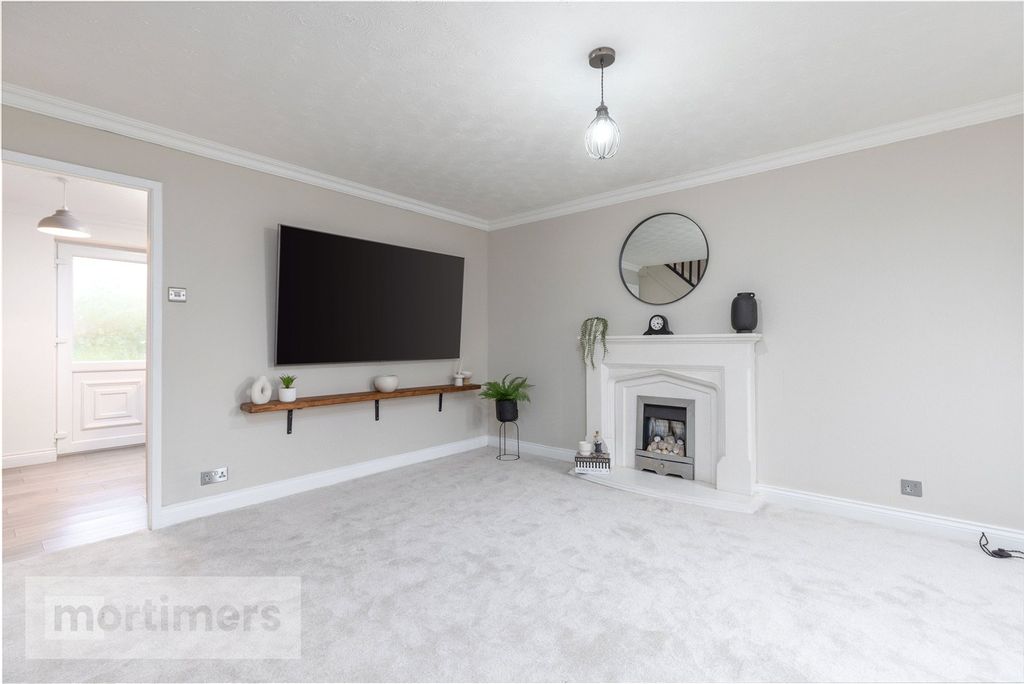 Property photo 2 of 22 Living Room