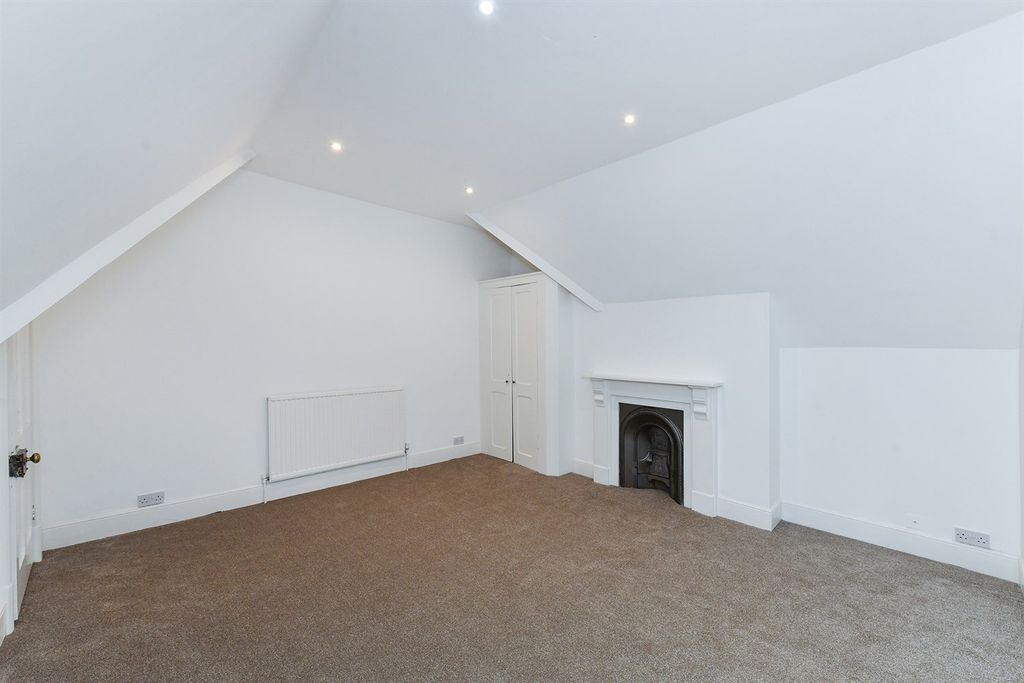 Additional image 19 of 5 bed semi-detached house to rentHamilton Drive NG7