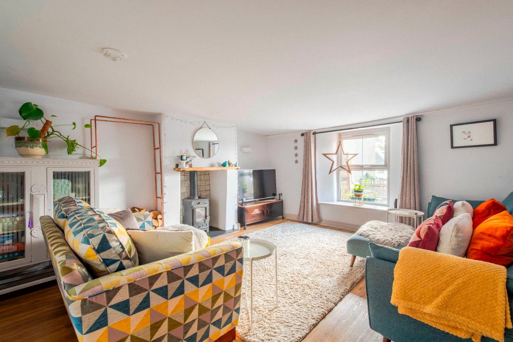 Property photo 2 of 19