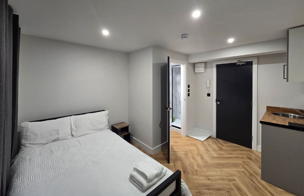 Property photo 2 of 20