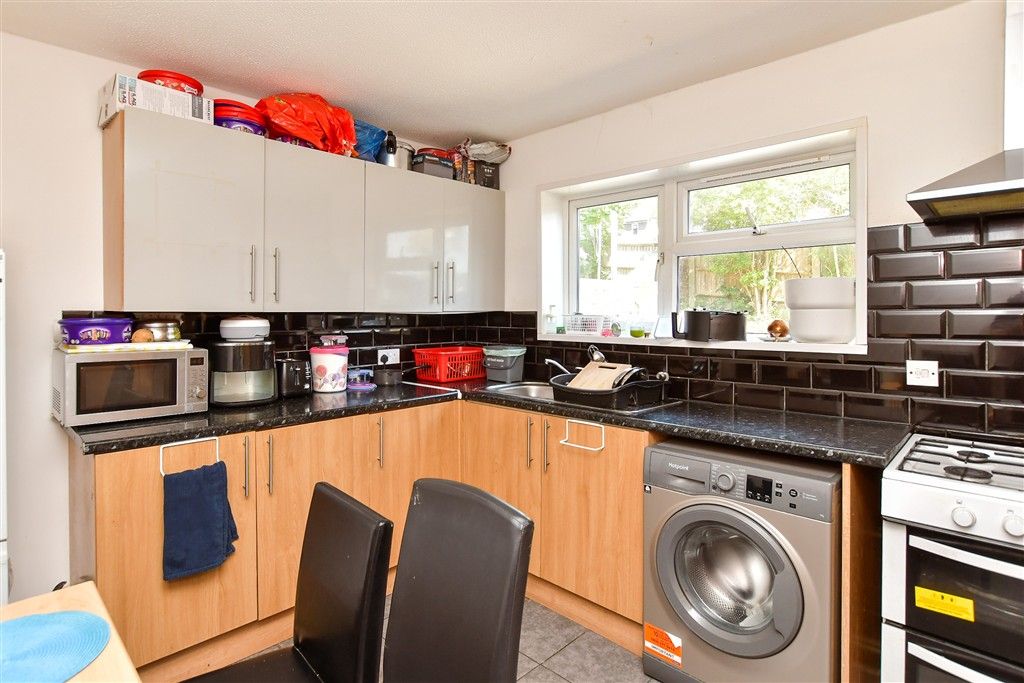 Property photo 3 of 8 Kitchen