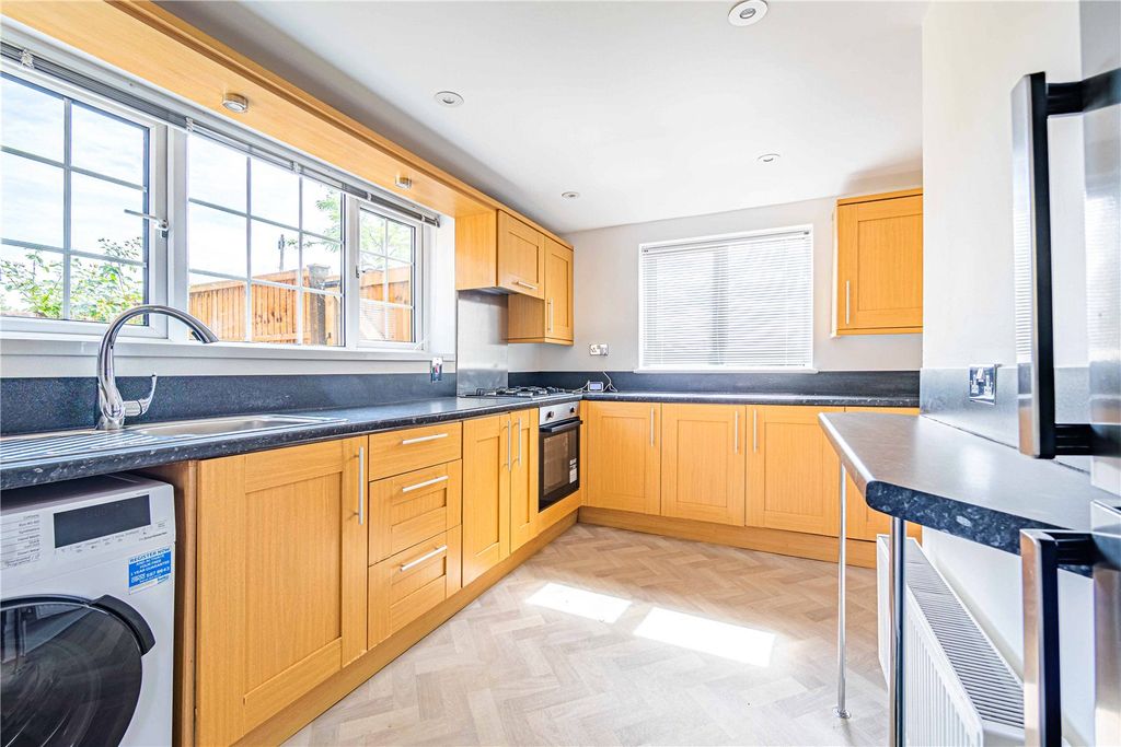 Property photo 2 of 27 Picture No. 32
