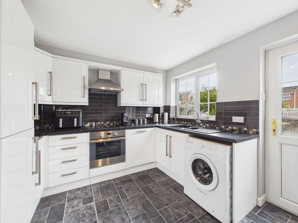 Property photo 3 of 14 Dining Kitchen