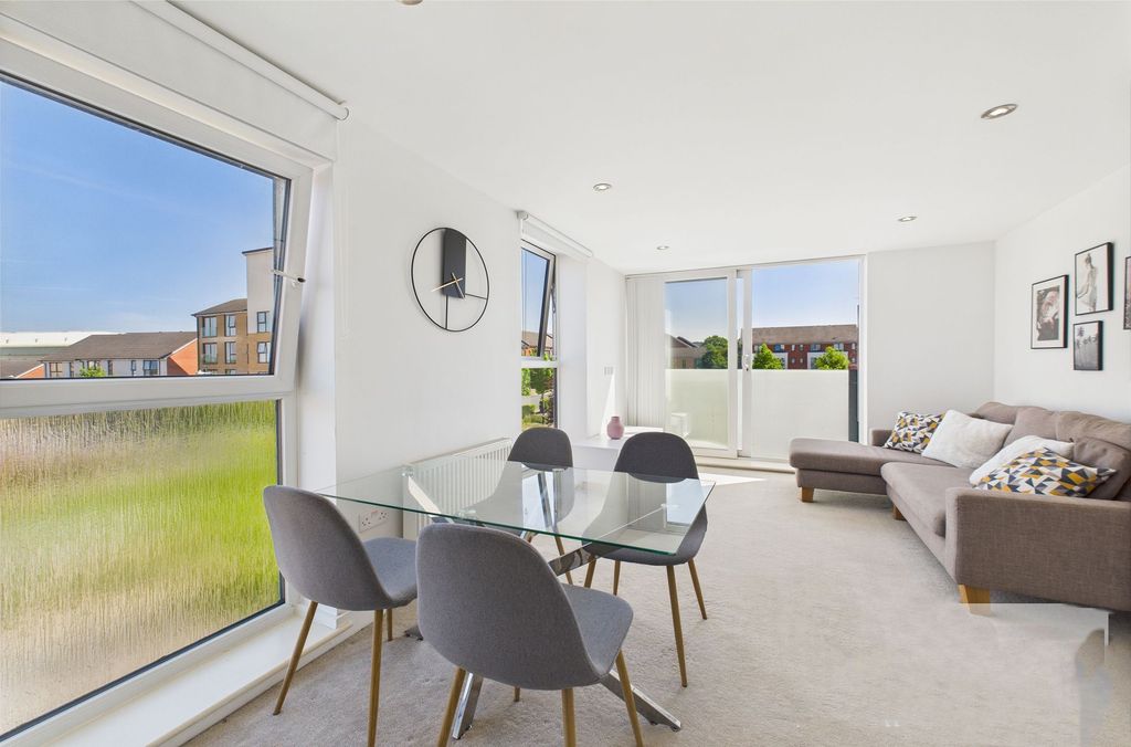 Property photo 3 of 10