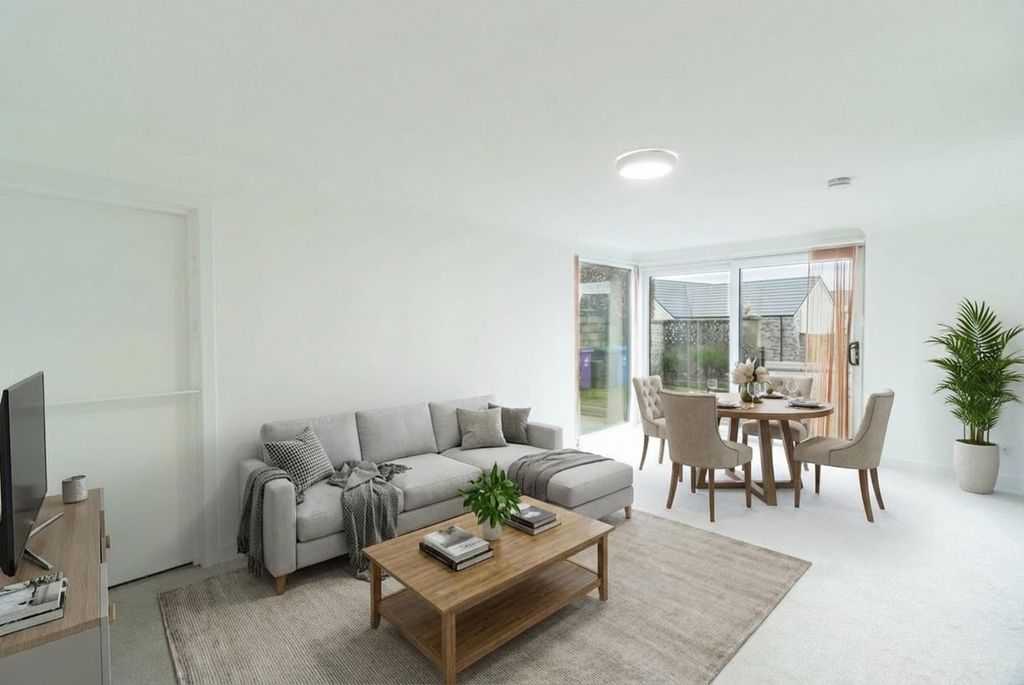 Property photo 3 of 27 Family Room Ai