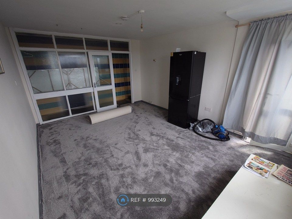 Property photo 1 of 9 Living Room